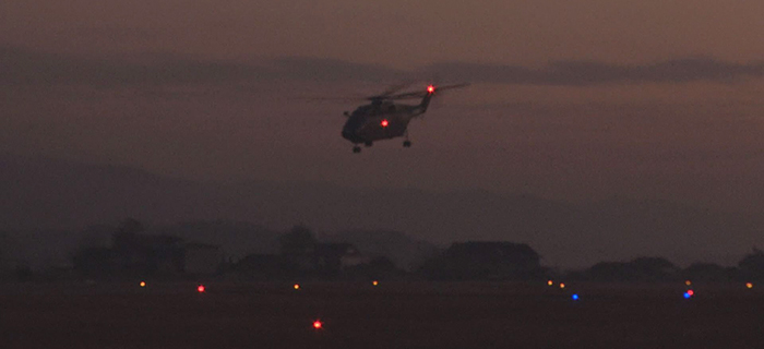 武装运输直升机夜间出动 两个月飞行时间近800小时