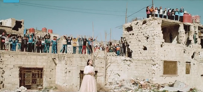 叙利亚盲童废墟中演唱：世界应该是和平的