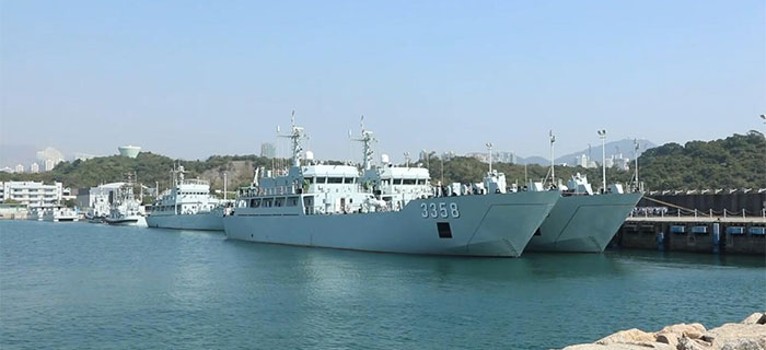 海军又送“惊喜”！驻香港部队展开海上实弹训练