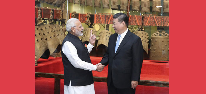 习近平同印度总理莫迪共同参观精品文物展