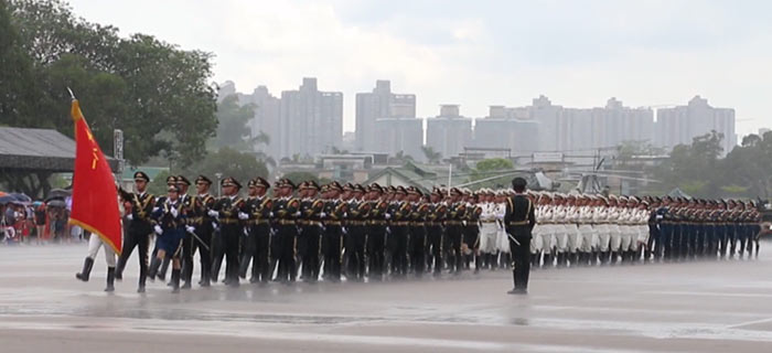 航拍丨驻港部队送福利 换个视角看军营开放日