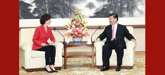 习近平会见联合国教科文组织总干事阿祖莱