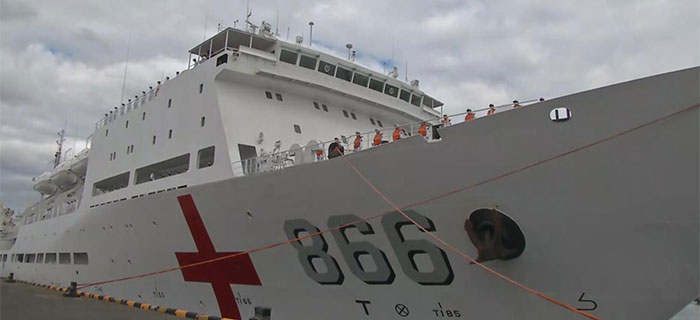 和平方舟海外“圈粉” 斐济总理8天3次上船