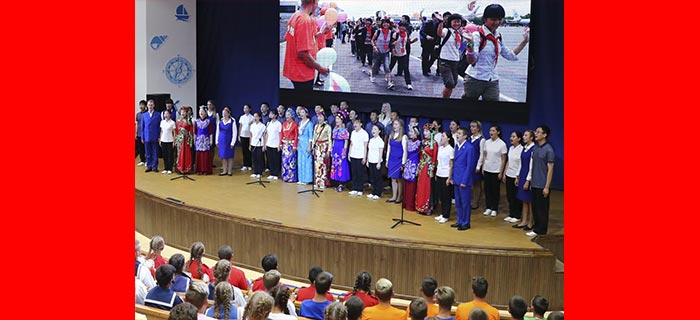 习近平出席“海洋”全俄儿童中心接待汶川地震灾区儿童10周年纪念仪式