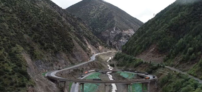 《我和我的祖国》：三千里川藏线 流动的赤子心