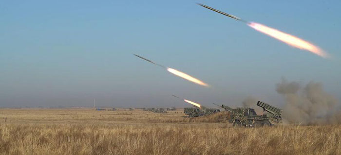 各军种帅气“背影杀” 这与火炮齐飞的战场更配！