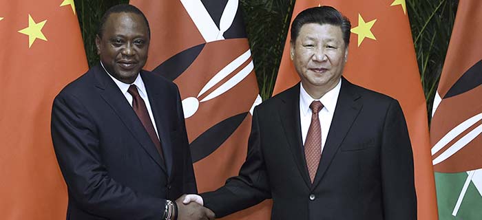 习近平会见肯尼亚总统
