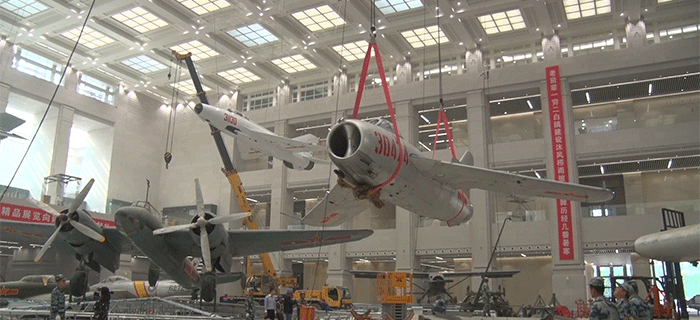 揭秘丨军博东风-1导弹、轰-6等大型装备安装全程