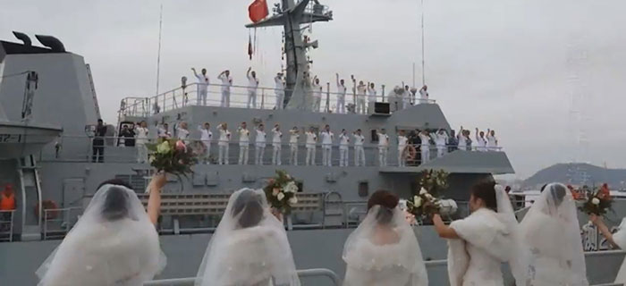 一首《大连港》唱哭了多少人 这是军嫂爱的告白