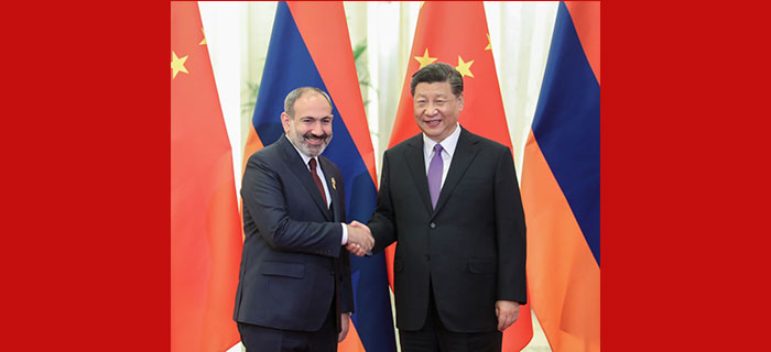 习近平会见亚美尼亚总理
