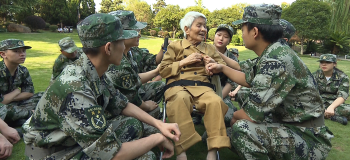 91岁“硬核”奶奶朱明清 走下战场她是最高龄志愿者