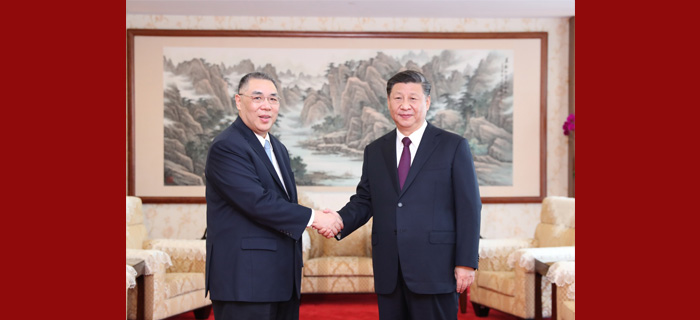 习近平会见崔世安