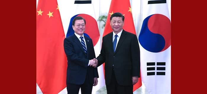 习近平会见韩国总统文在寅