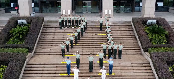 为祖国庆生！11所军校学员联唱《我爱你中国》 