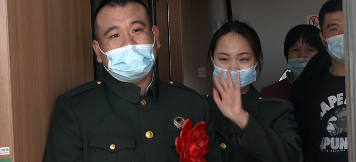 告别军旗丨退伍“暖心包套餐”温暖老兵归乡路