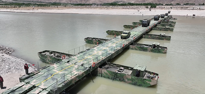 横跨雅鲁藏布江 官兵38分钟架起180米浮桥