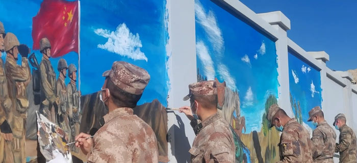 战士绘画队手绘戍边岁月