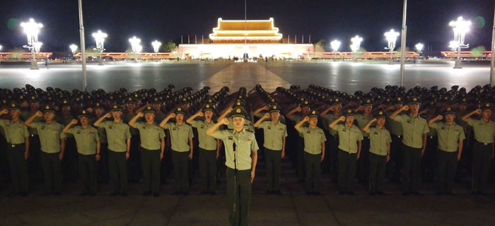 武警北京总队：新兵下连第一课 打卡天安门广场