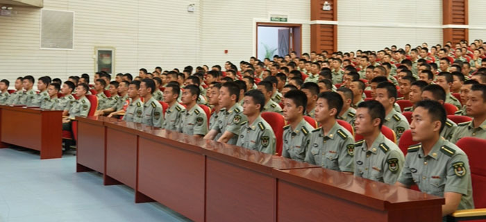 “好记者讲好故事”宣讲团走进陆军航空兵学院