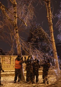 武警吉林总队官兵抗击强冰雪天气