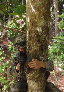 解锁新技能！不会爬树的射击手不是好步兵！