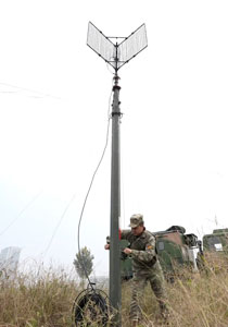 火箭军某部：通信尖兵跨昼夜演练