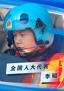 全国人大代表李昭丨把明天的战场搬进今天的课堂