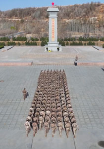 百余名新兵祭英烈 承壮志