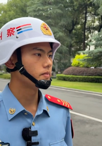“我知道停在这儿，解放军一定会救我”
