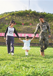 《军报每天读》20250720