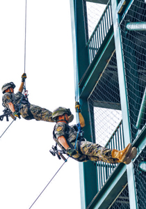 《军报每天读》20250918