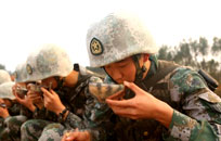 野外行军 炊事班长的这道菜“圈粉”无数！