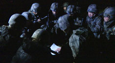 凌晨的西藏高原，一群侦察兵冒雨集结……