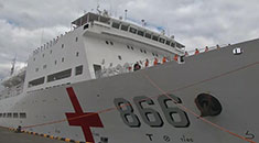 和平方舟海外“圈粉” 斐济总理8天3次上船