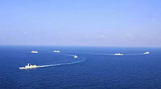 海军第30批、31批护航编队在亚丁湾举行“分航仪式”