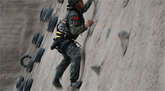 特战队员“壁虎漫步”你见过吗？