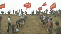 九江湖口：两面旗帜 两代“乘风破浪”的护堤人