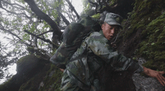 攀悬崖 斗毒虫！西藏边防官兵开辟肩膀上的生命补给线