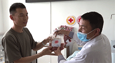 “东风快递员”王春鹏捐献造血干细胞 救助白血病患者