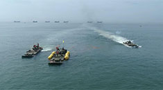 超燃！水陆两栖卡车海上装备抢救演练！