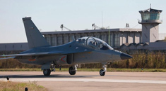 自由空战对抗 直击国产新型教练机改装训练