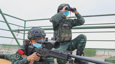 10秒识别射击4个“暴恐分子”靶，这就是特战队员反劫持训练