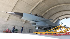 雏鹰展翅！歼-10飞行学员首飞蓝天