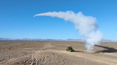 大漠驻训 防空兵多型武器编织高效火力网