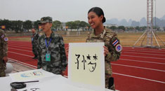 央广军事记者带你看泰国女军人写汉字！