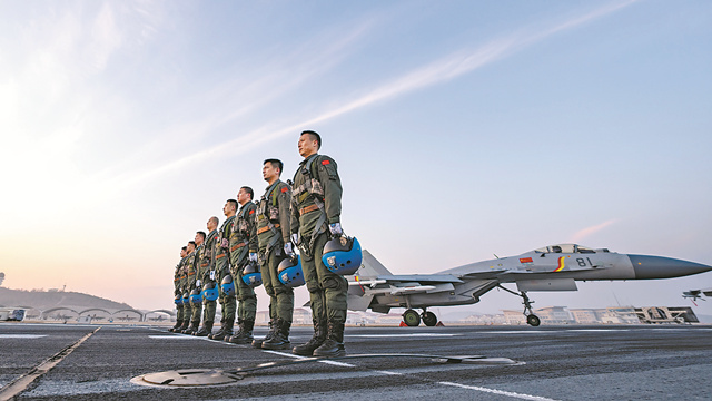 特稿丨航线——记海军航空大学某基地舰载机飞行教官群体