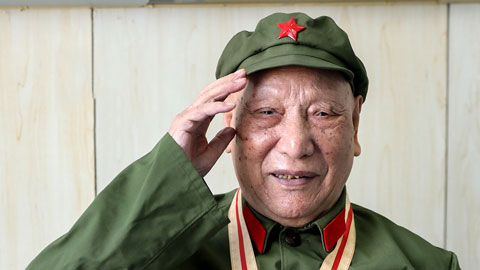 张世魁：子弹穿过头颅也没放弃