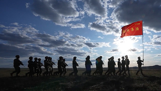 《国防军事早报》 20251213