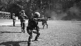 紧贴实战砺精兵 第3集 锻造特战精兵