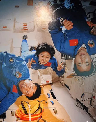 星际穿越，去看中国航天员的太空自拍